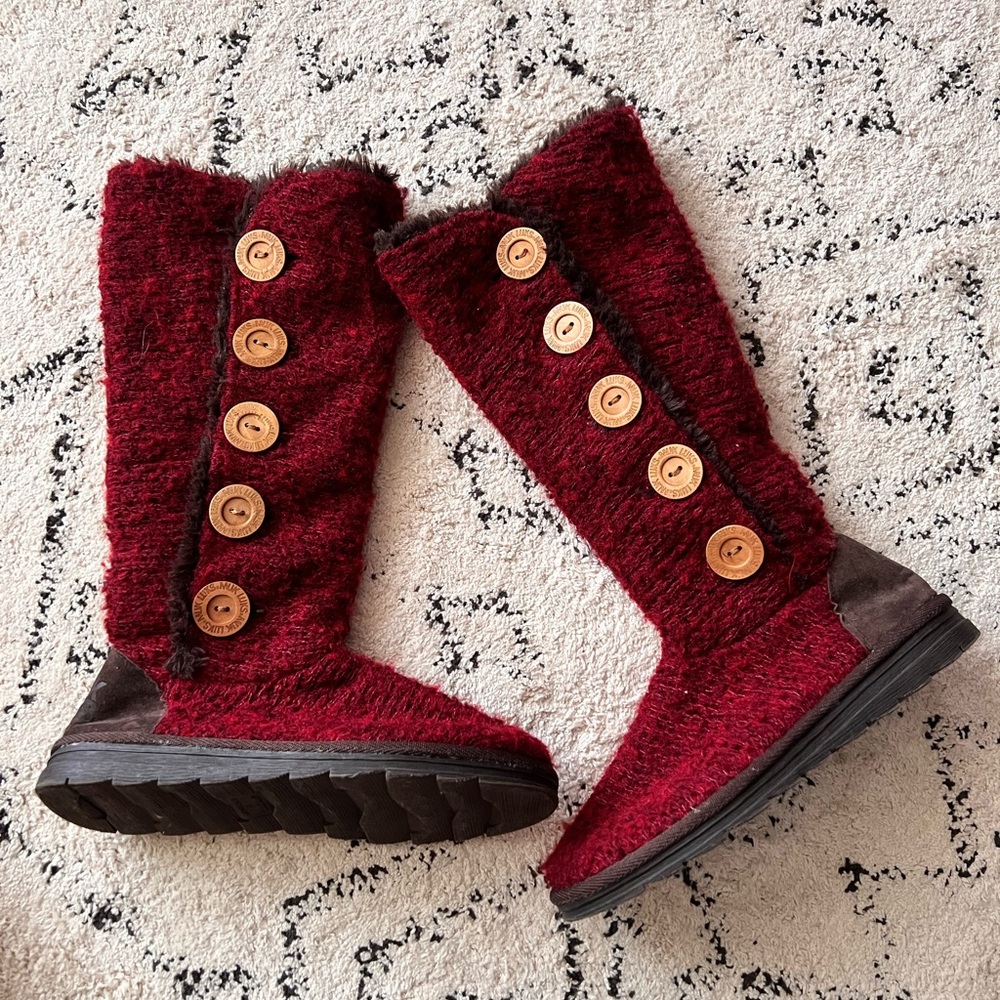 Min Luks Red Knit Sweater Booties